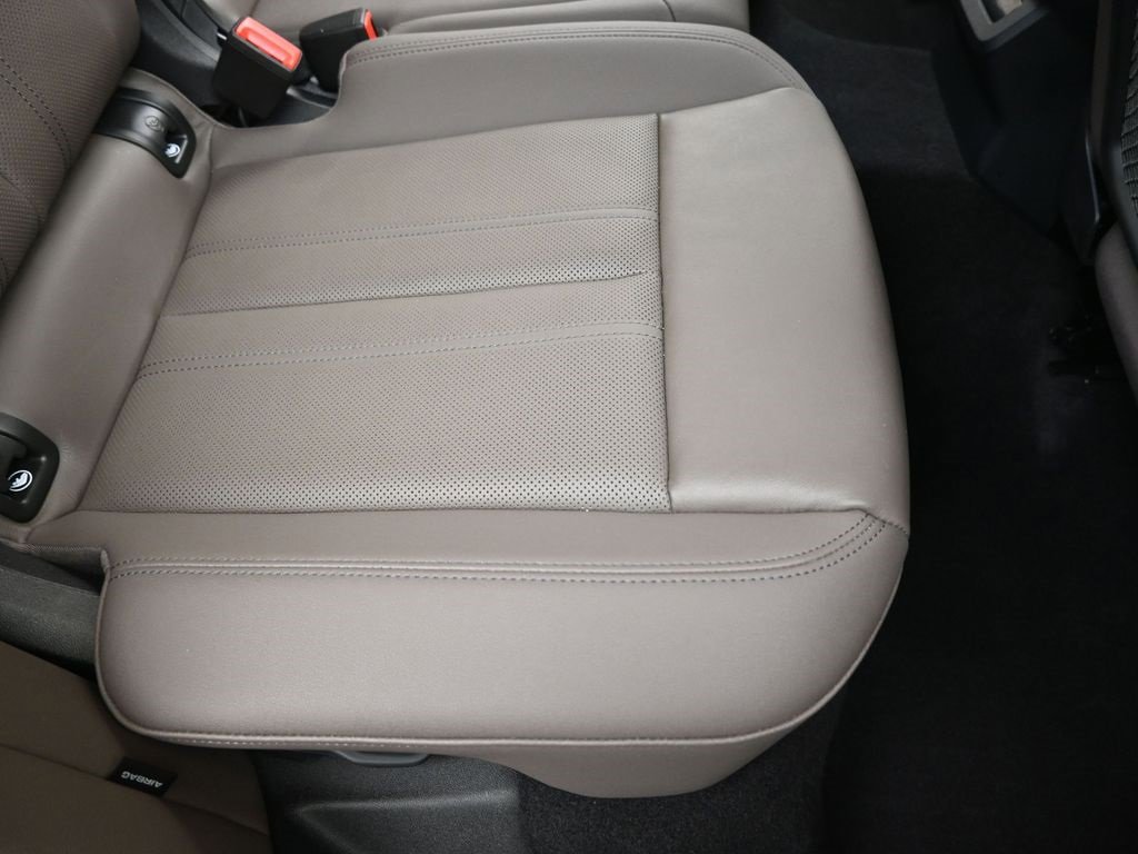 Used 2025 Audi Q5 Premium Plus w/ Premium Plus image 16