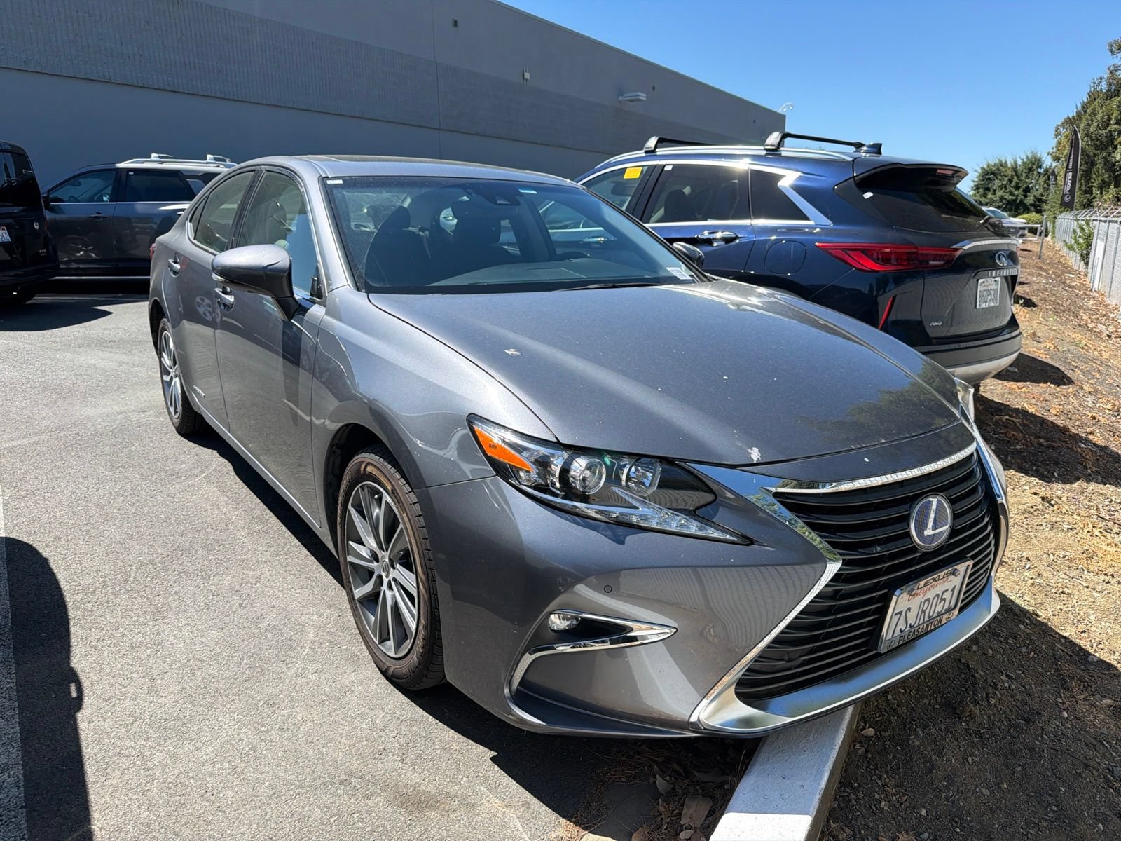 Used 2016 Lexus ES 300h w/ Navigation System Package FWD image 2