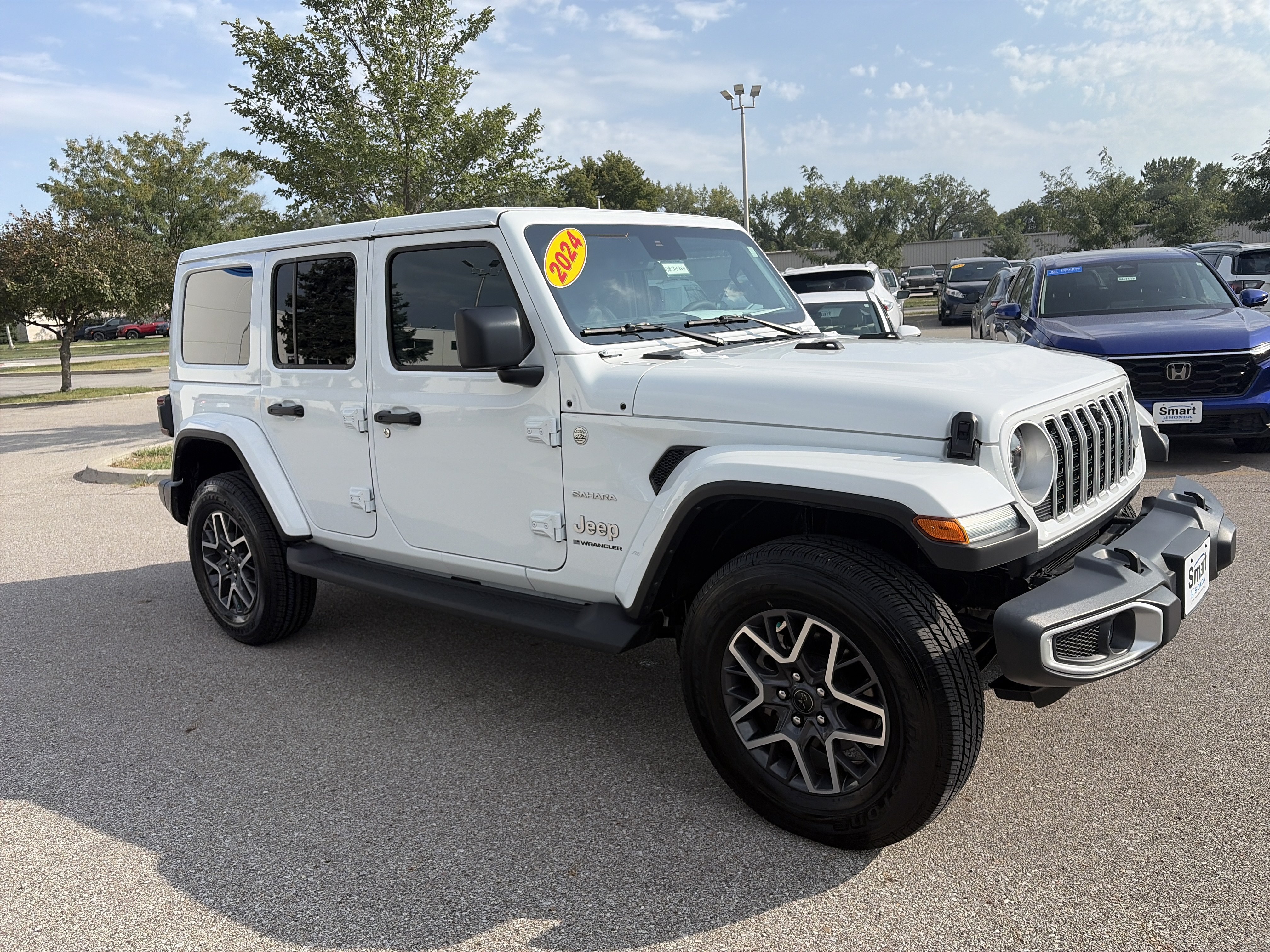 Used 2024 Jeep Wrangler Unlimited Sahara w/ Technology Group AWD/4WD image 3