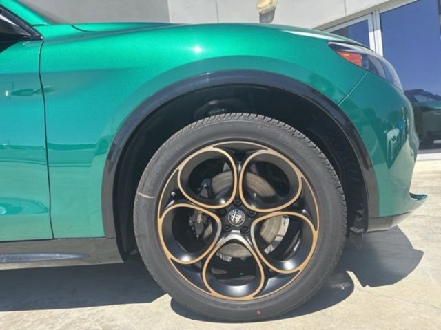 New 2025 Alfa Romeo Stelvio Sprint AWD/4WD image 4
