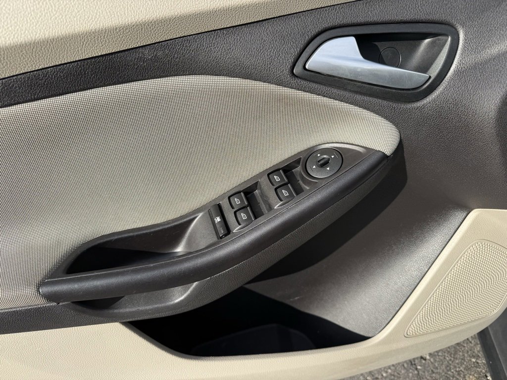 Used 2013 Ford Focus SE image 16