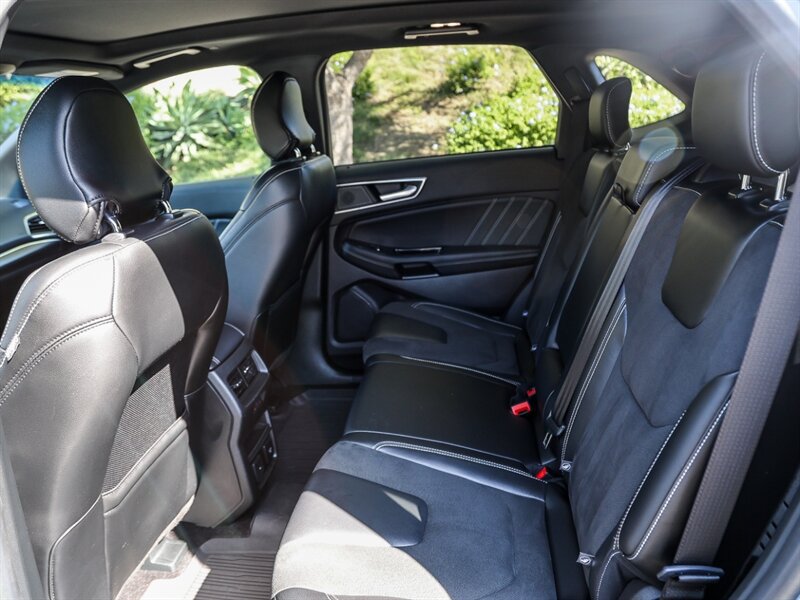 Used 2019 Ford Edge ST w/ Equipment Group 401A AWD/4WD image 17