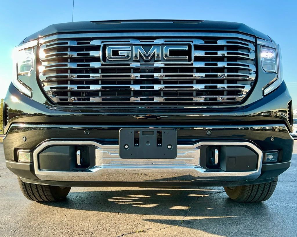 Used 2025 GMC Sierra 1500 Denali Ultimate image 9