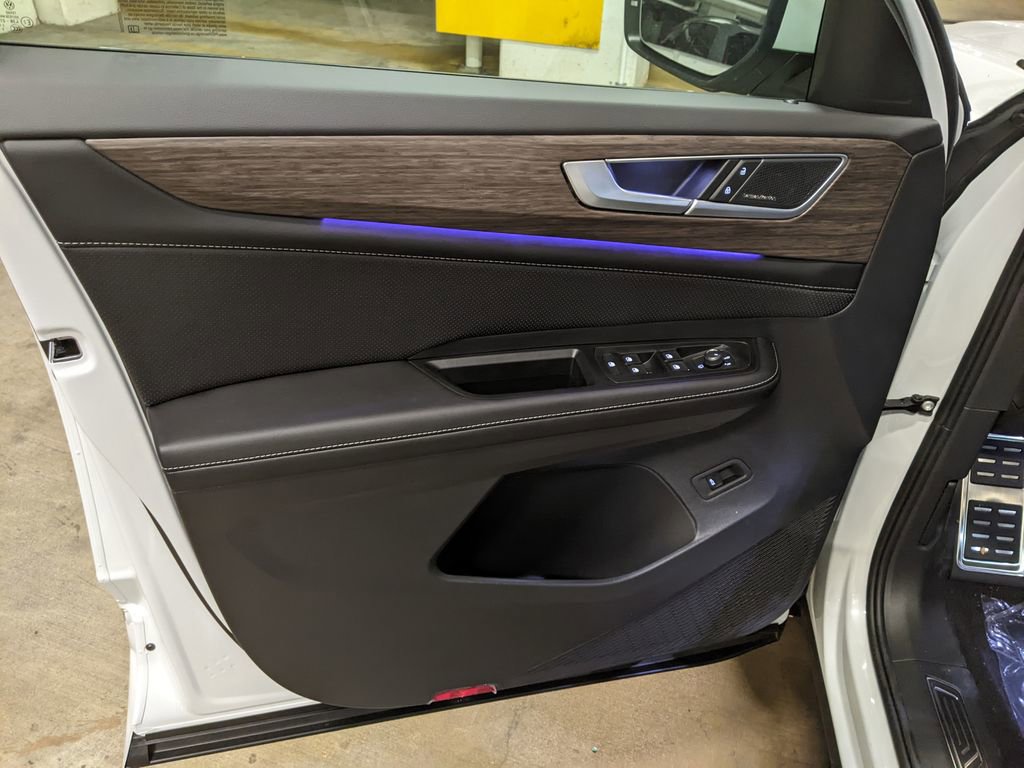 New 2026 Volkswagen Atlas SEL Premium R-Line image 9