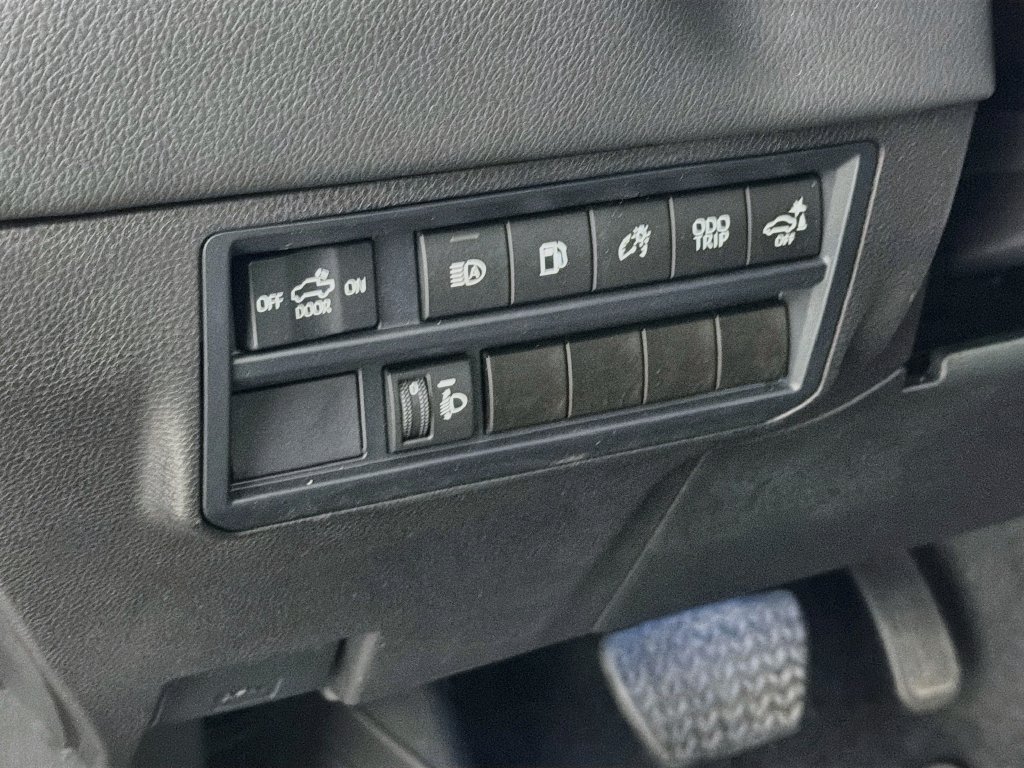 Used 2024 Toyota Tundra Limited AWD/4WD image 11