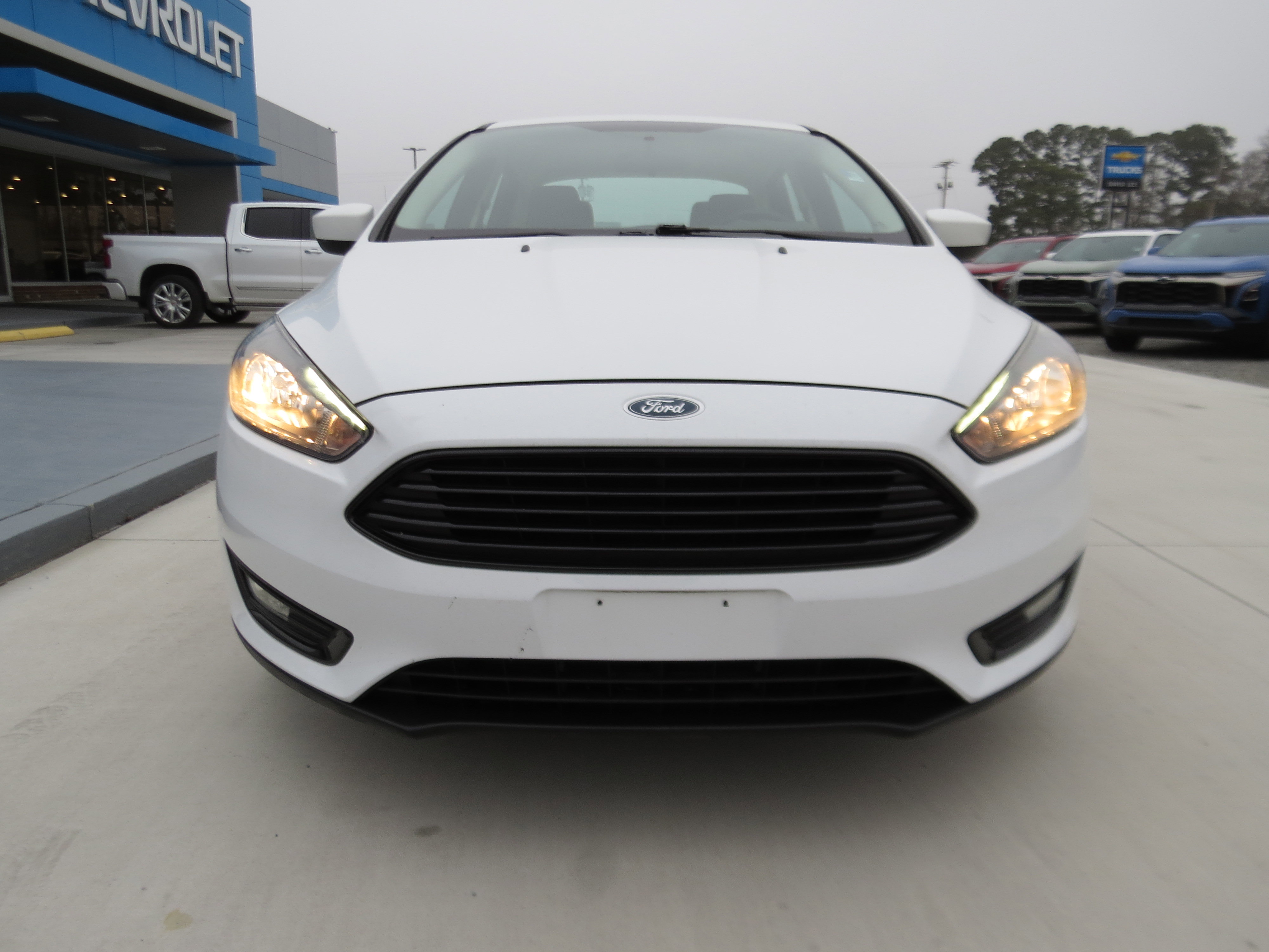 Used 2018 Ford Focus SE w/ SE Appearance Package image 8