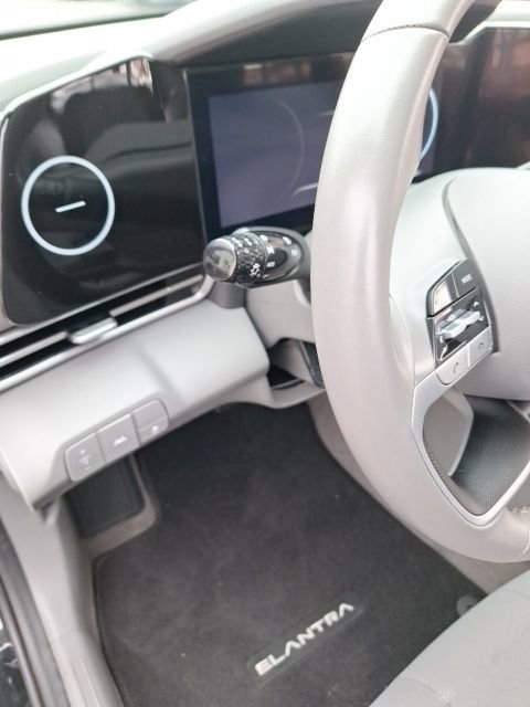 Used 2023 Hyundai Elantra SEL w/ Convenience Package image 15