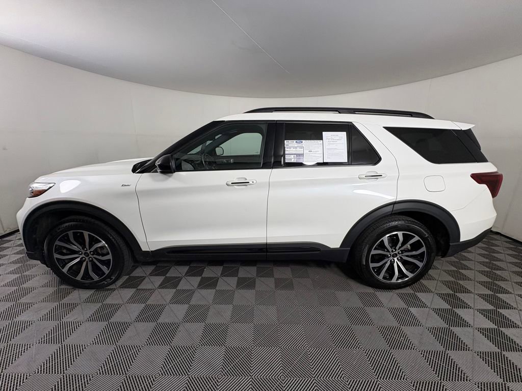 Used 2023 Ford Explorer ST-Line w/ Class IV Trailer Tow Package AWD/4WD image 4