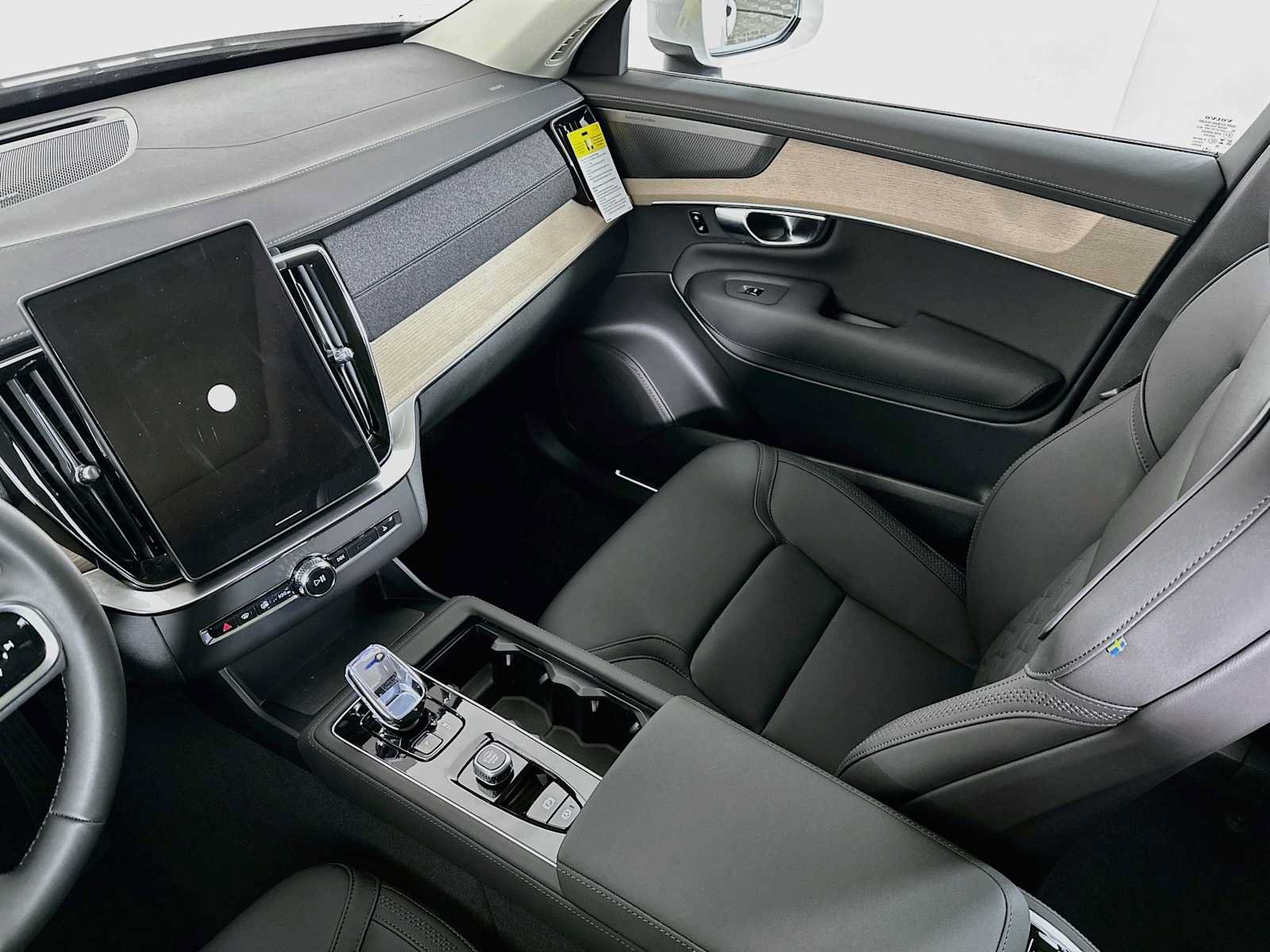 New 2027 Volvo XC90 B5 Plus AWD/4WD image 21
