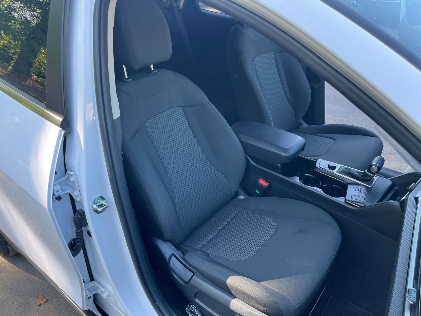 Used 2025 Kia Sportage LX FWD image 35