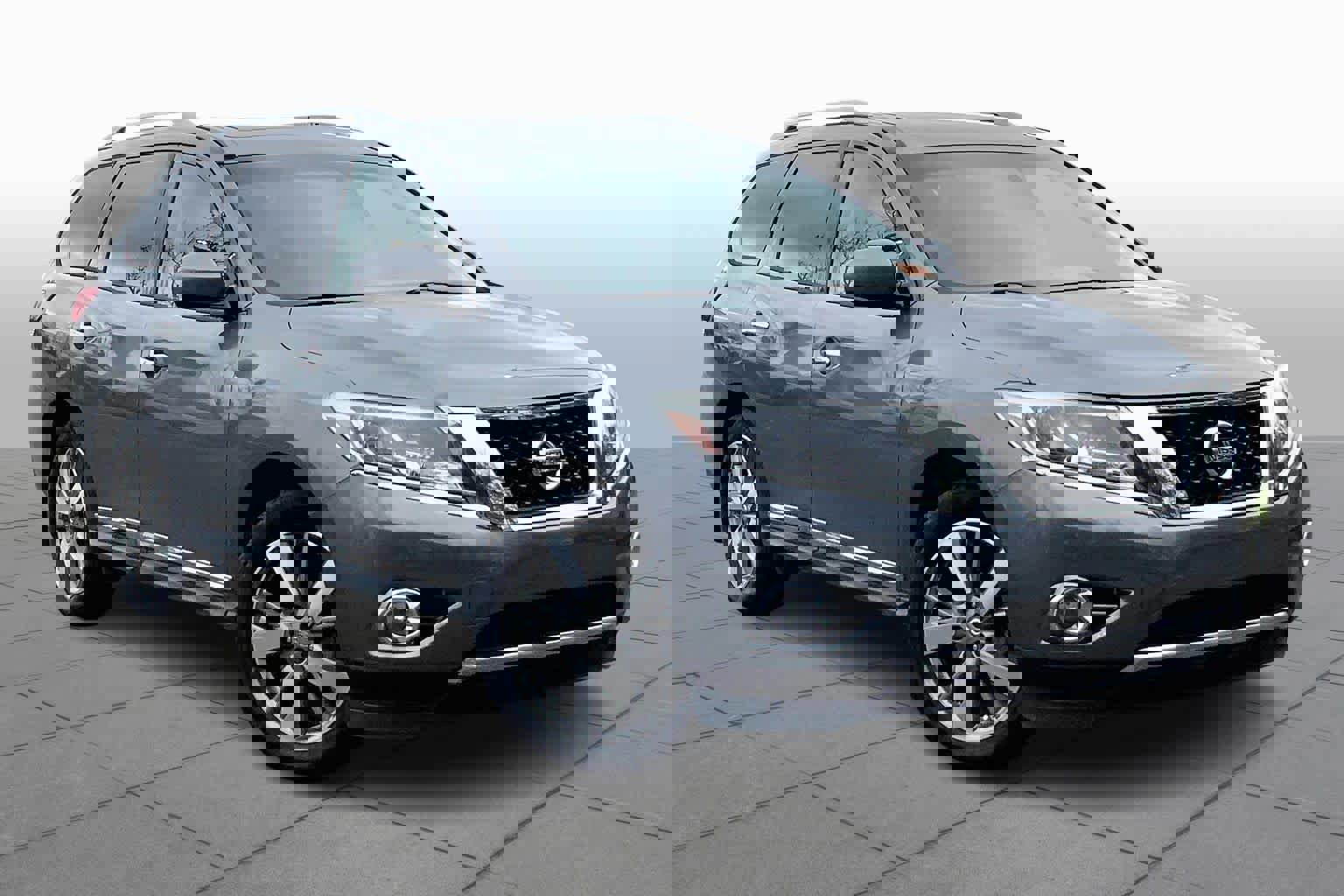 Used 2016 Nissan Pathfinder Platinum w/ Cargo Package image 2