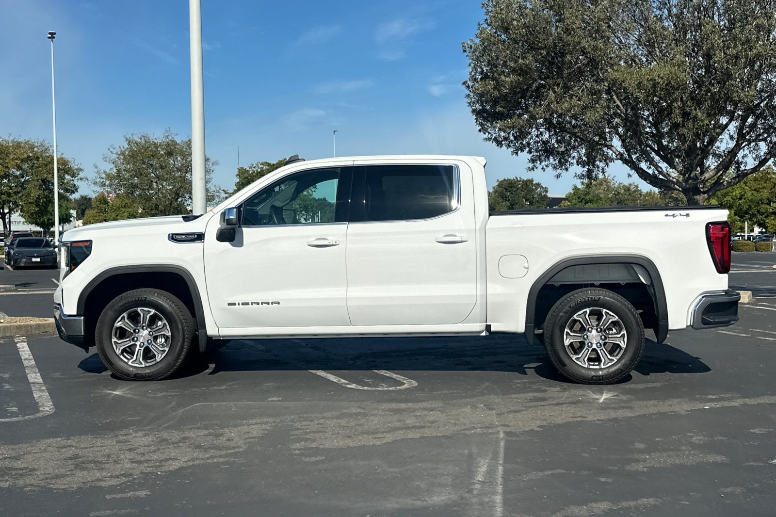 Used 2024 GMC Sierra 1500 SLE AWD/4WD image 7