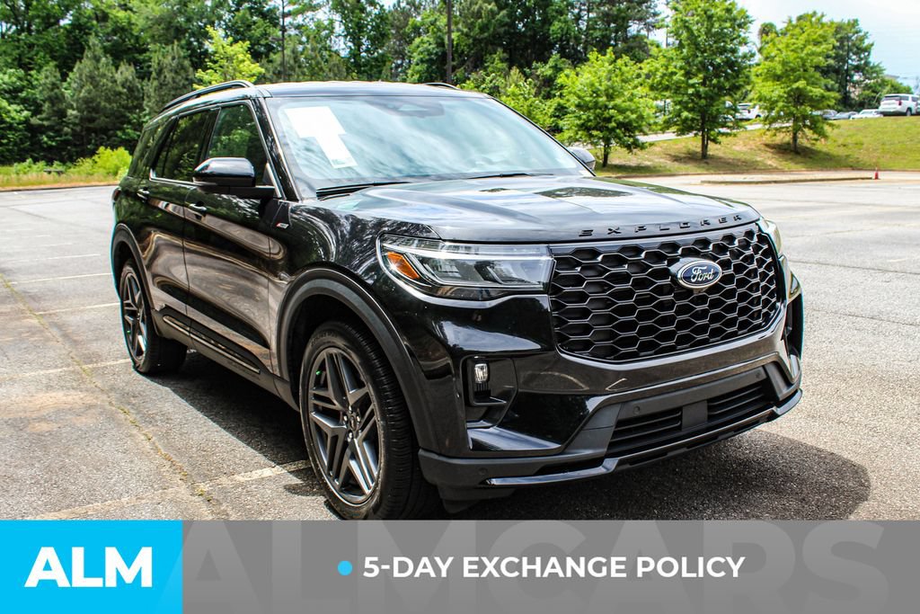 Used 2025 Ford Explorer ST-Line w/ ST-Line Street Pack AWD/4WD image 3
