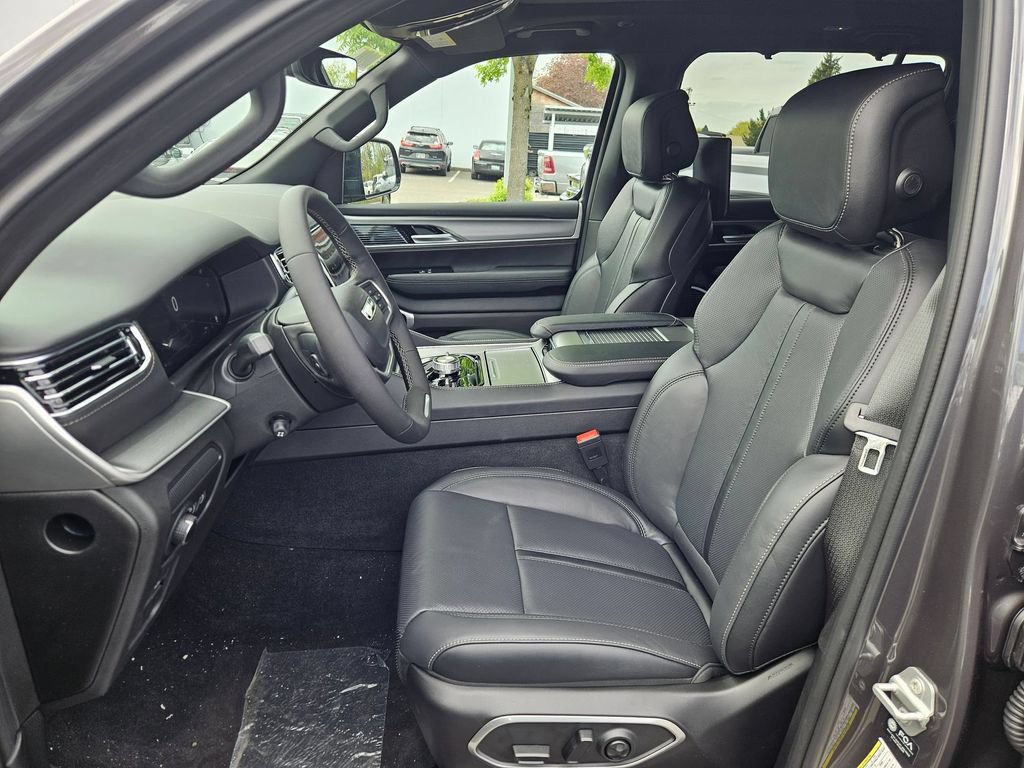 New 2026 Jeep Grand Wagoneer L Limited AWD/4WD image 12