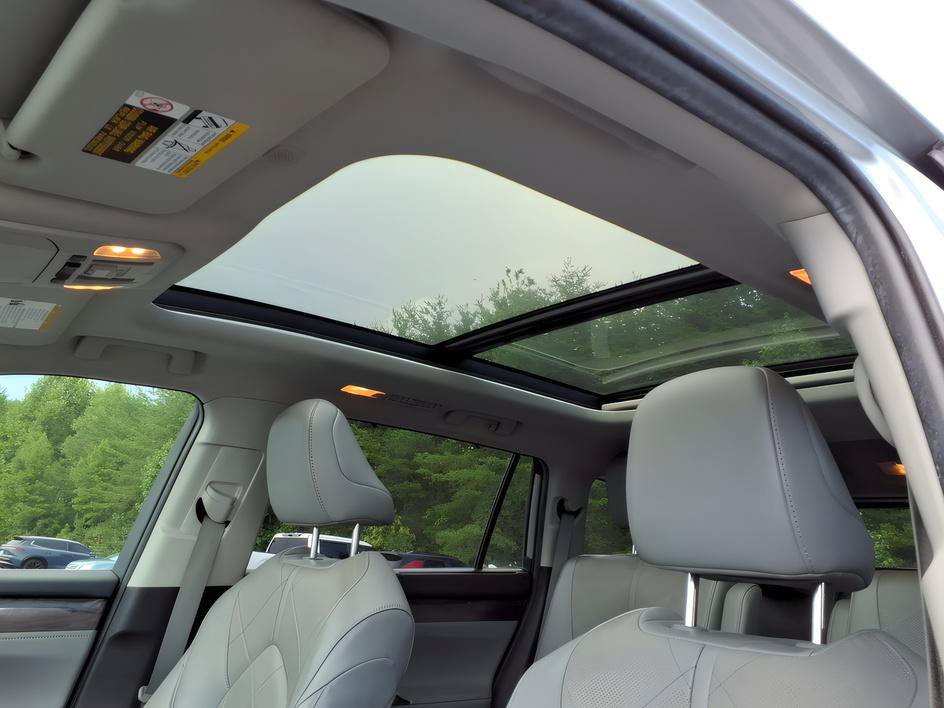 Used 2022 Toyota Highlander Platinum AWD/4WD image 16