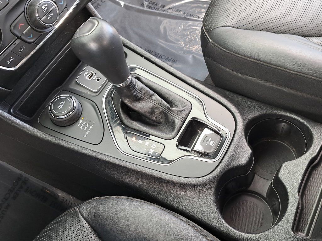 Used 2020 Jeep Cherokee Limited image 27