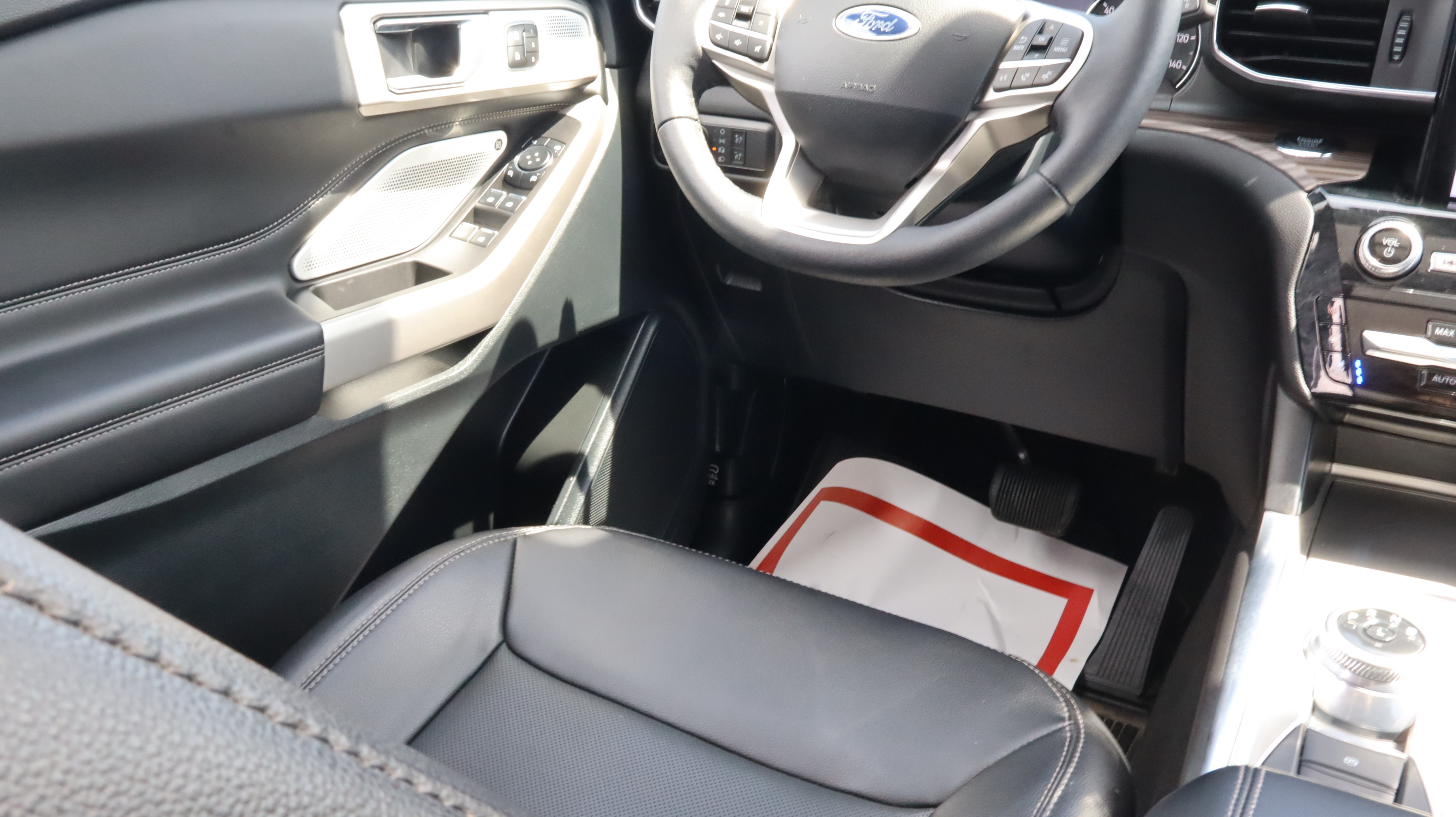 Used 2024 Ford Explorer Limited w/ Limited Technology Package AWD/4WD image 13