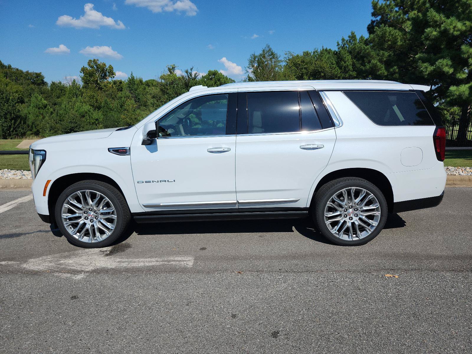 New 2027 GMC Yukon Denali w/ Denali Reserve Package AWD/4WD image 2