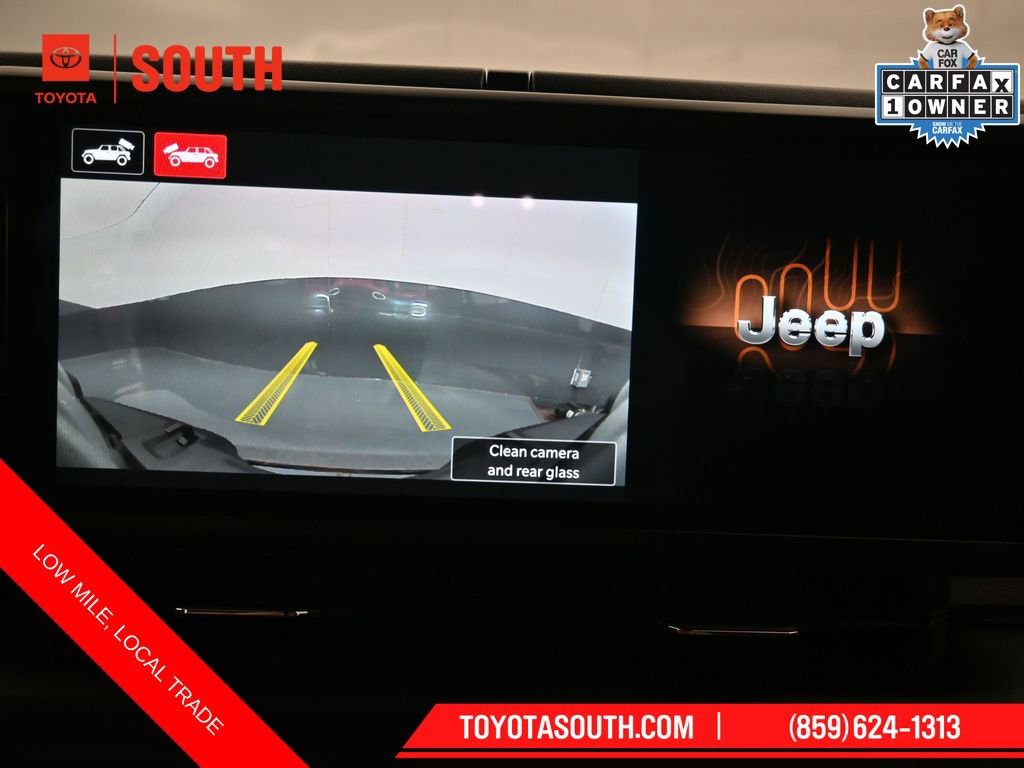 Used 2025 Jeep Wrangler Sahara w/ Technology Group AWD/4WD image 21