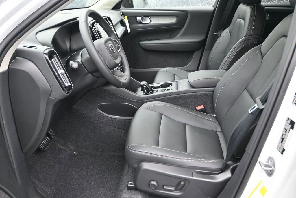 New 2026 Volvo XC40 B4 Core FWD image 11