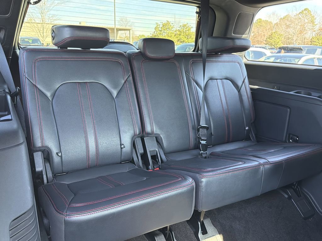 Used 2022 Ford Expedition Limited image 18