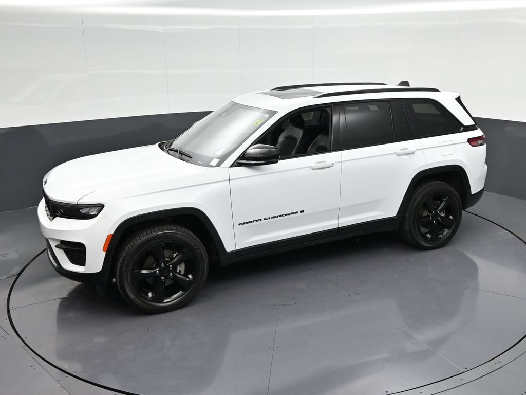 Used 2024 Jeep Grand Cherokee Altitude AWD/4WD image 25