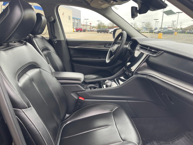 Used 2023 Jeep Grand Cherokee Limited image 15