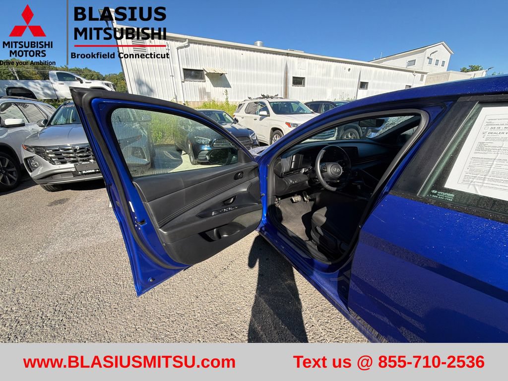 Used 2025 Hyundai Elantra Sport FWD image 11