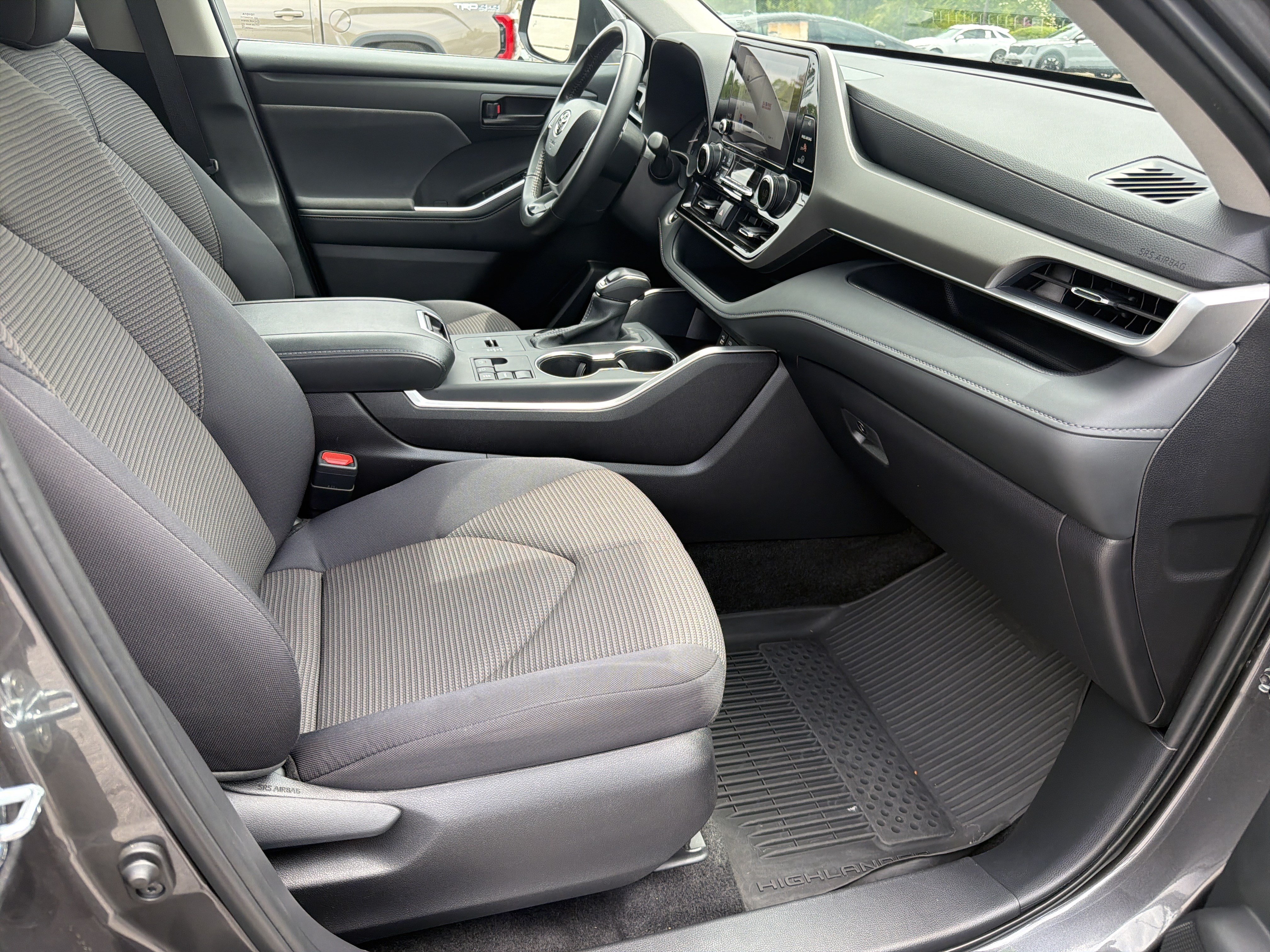 Certified 2025 Toyota Highlander LE FWD image 23