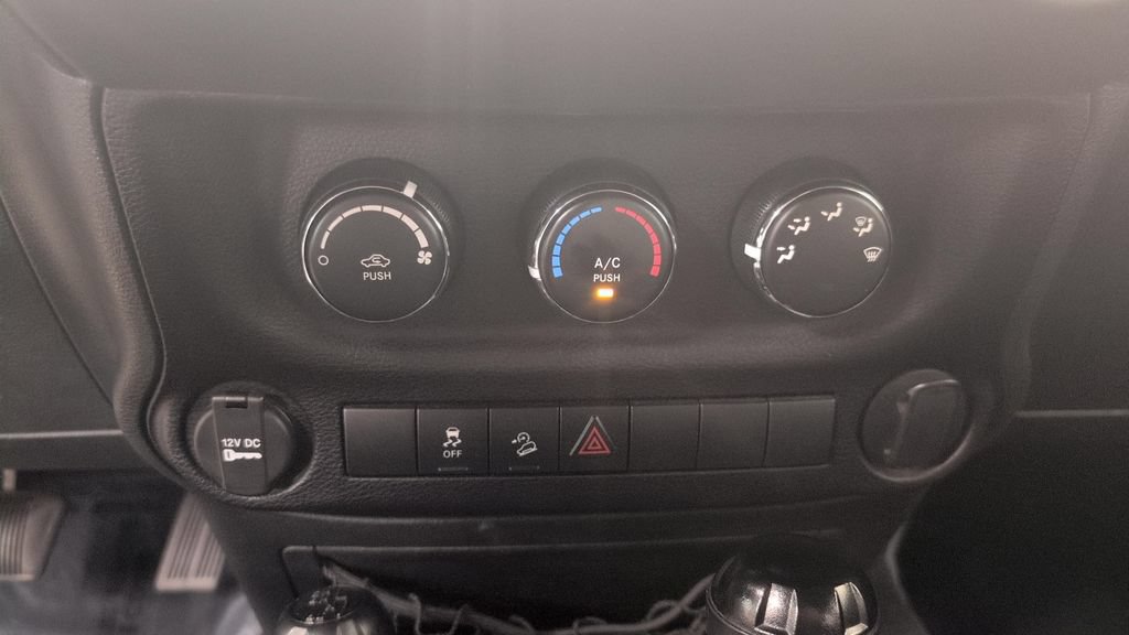Used 2016 Jeep Wrangler Sport AWD/4WD image 13
