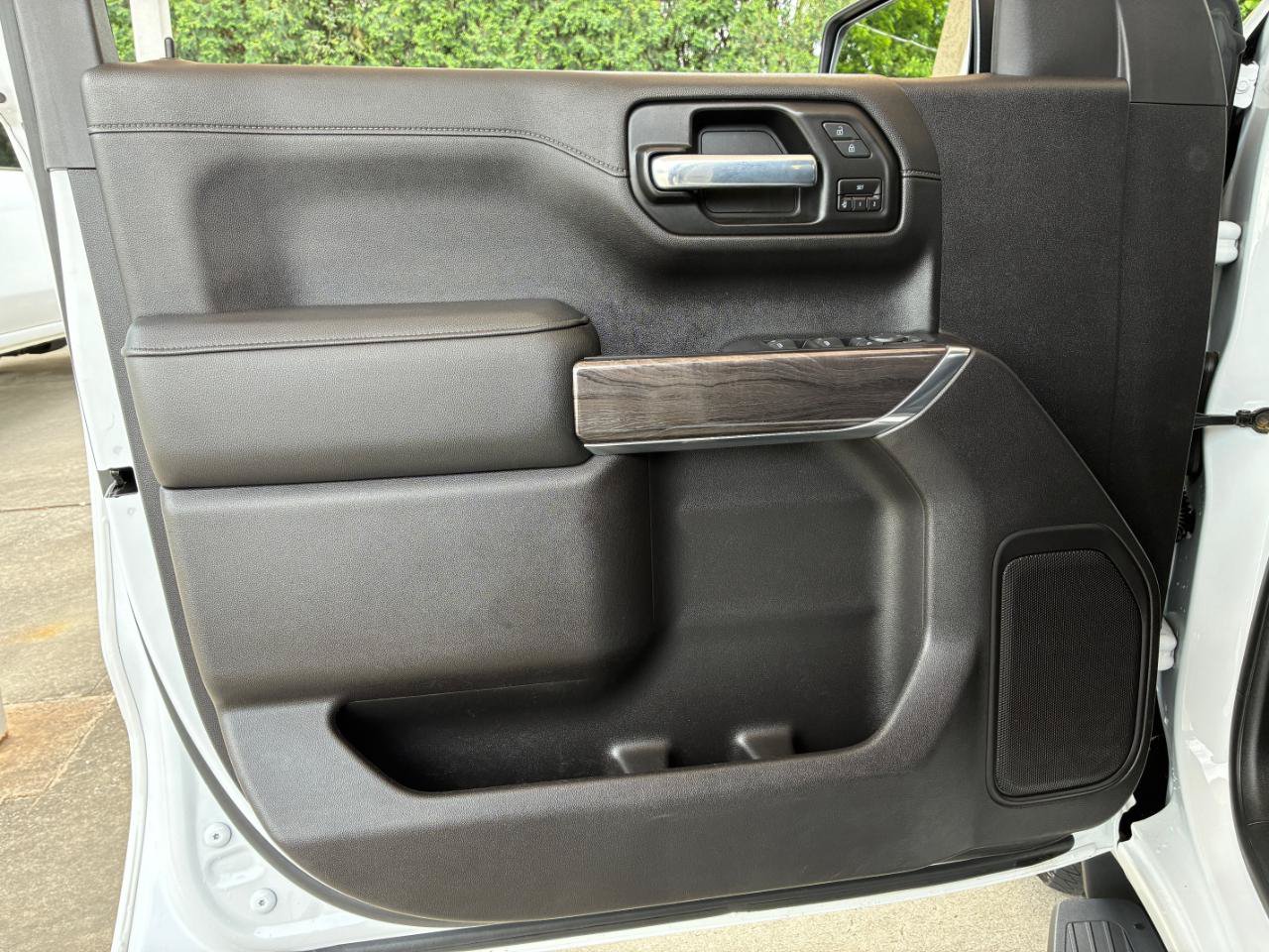 Used 2021 Chevrolet Silverado 1500 LTZ AWD/4WD image 9
