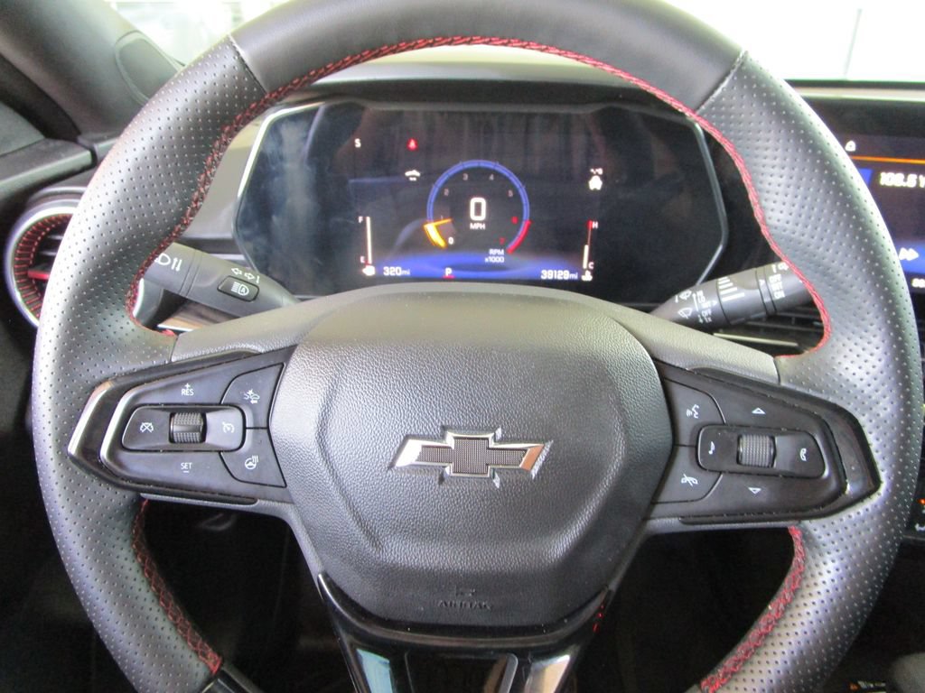 Used 2025 Chevrolet Trax RS w/ Sunroof Package FWD image 27