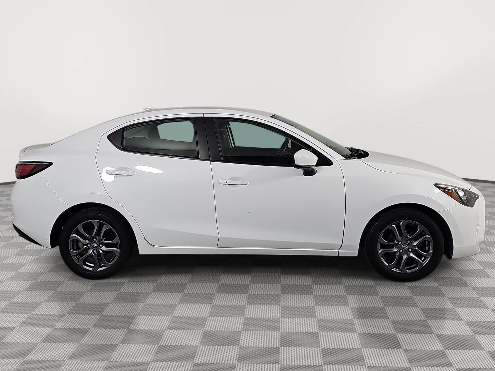 Used 2019 Toyota Yaris LE FWD image 9