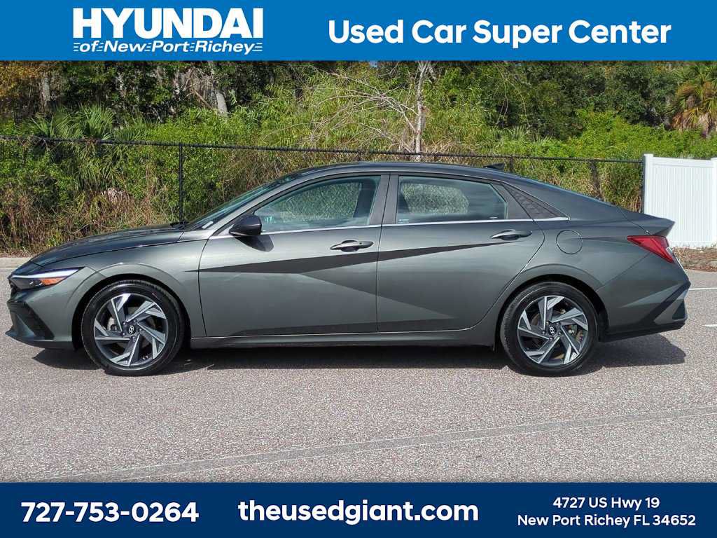 Certified 2025 Hyundai Elantra SEL FWD image 2