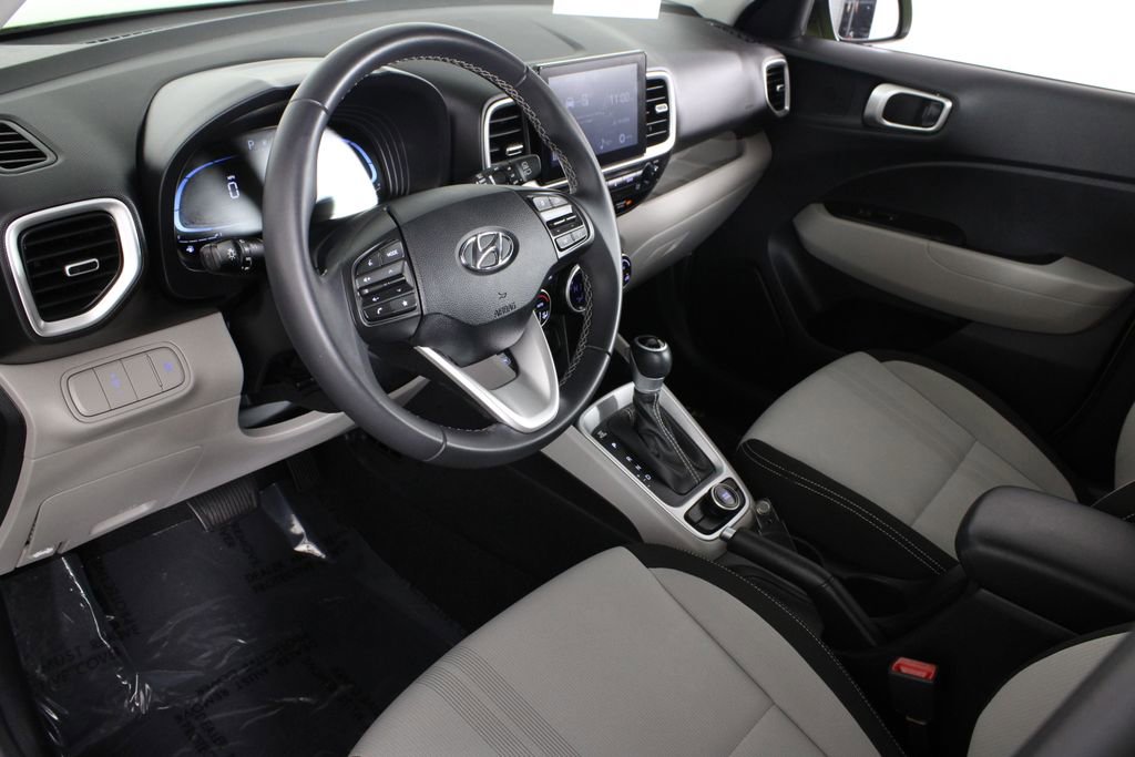 Certified 2024 Hyundai Venue SEL image 17