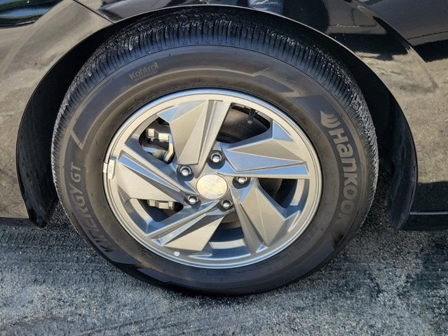 Certified 2026 Hyundai Elantra SE FWD image 25