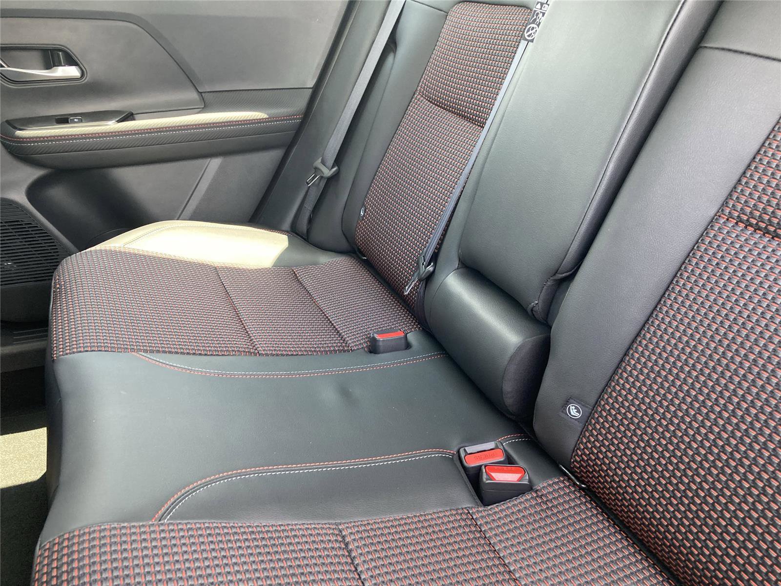 New 2025 Nissan Kicks SR image 32