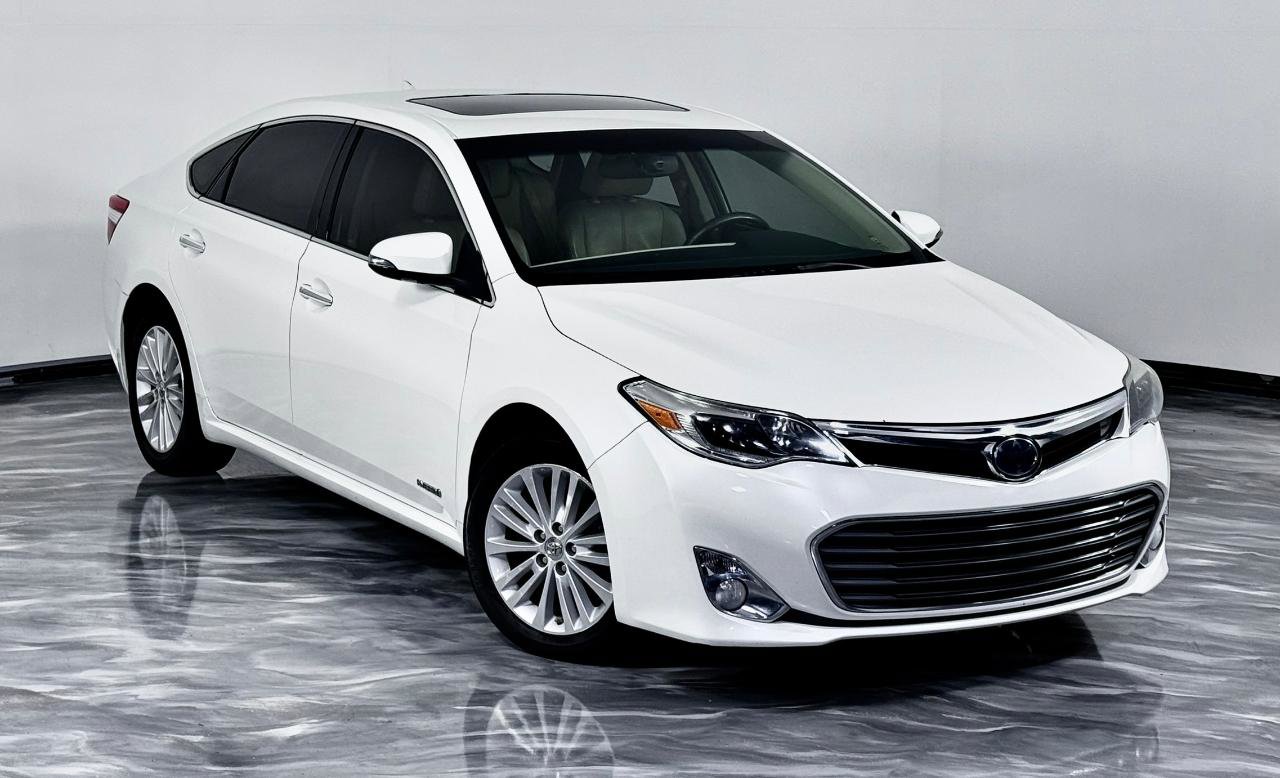Used 2013 Toyota Avalon Limited w/ Technology Pkg FWD image 3