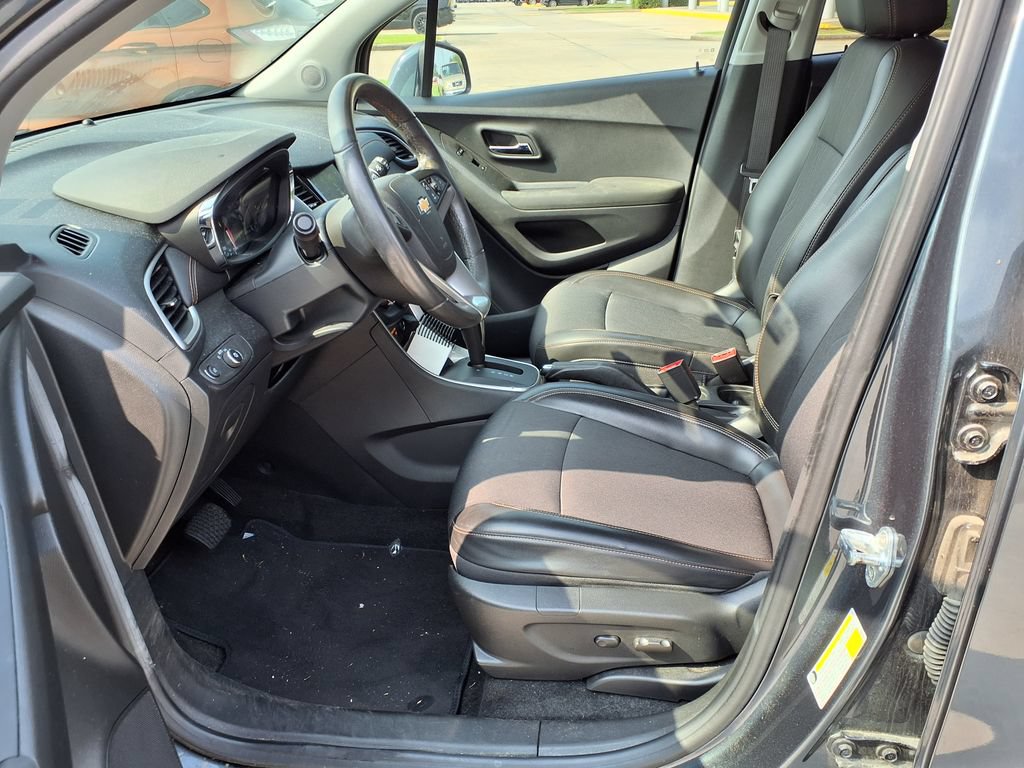 Used 2021 Chevrolet Trax LT w/ Sport Edition FWD image 14