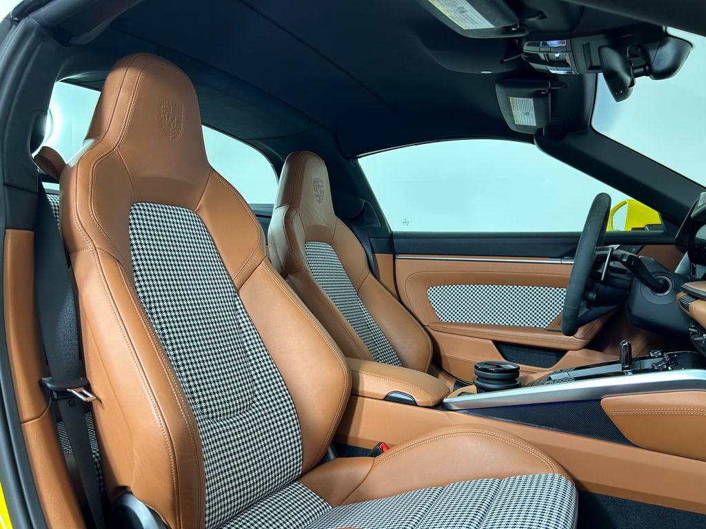 Certified 2024 Porsche 911 Targa 4 AWD/4WD image 22