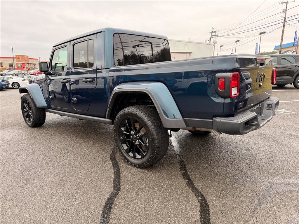 Used 2025 Jeep Gladiator Sport image 4