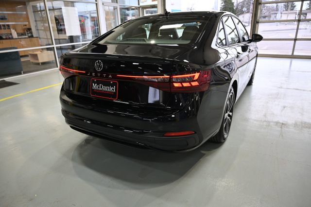 Used 2025 Volkswagen Jetta Sport image 5