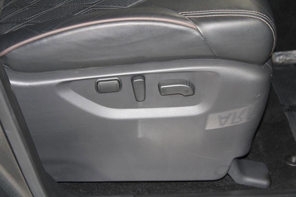 Used 2024 Nissan Armada Platinum w/ Captain's Chairs Package image 28