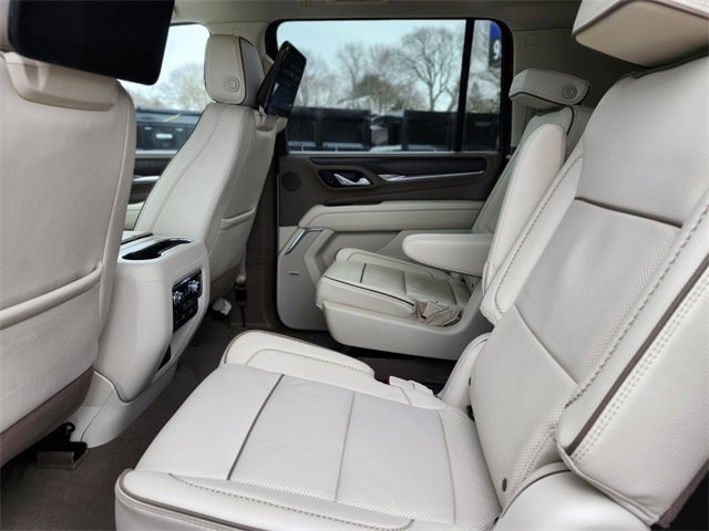 Used 2023 GMC Yukon XL Denali w/ Advanced Technology Package image 16