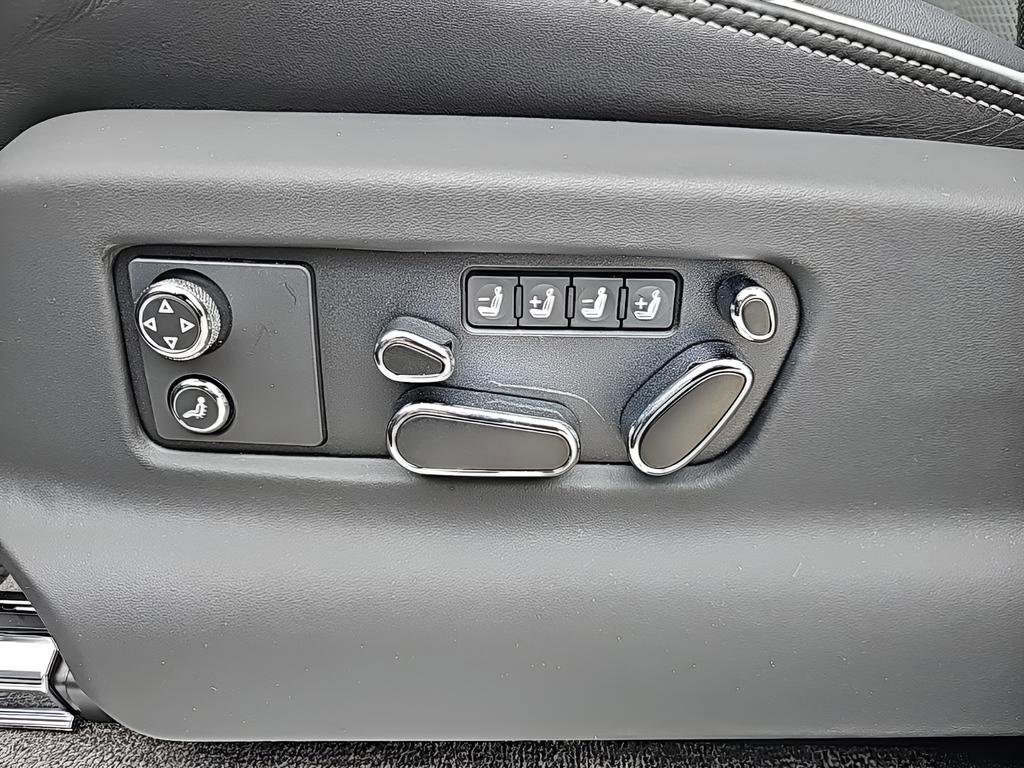 New 2025 Bentley Bentayga image 21