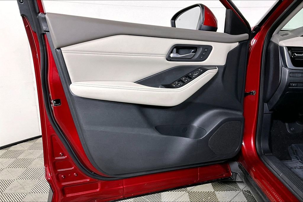 Used 2023 Nissan Rogue SL w/ SL Premium Package image 23