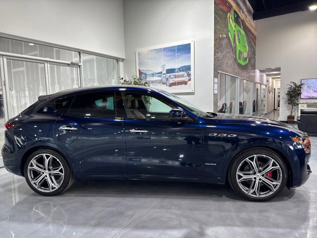 Used 2021 Maserati Levante GranLusso image 5