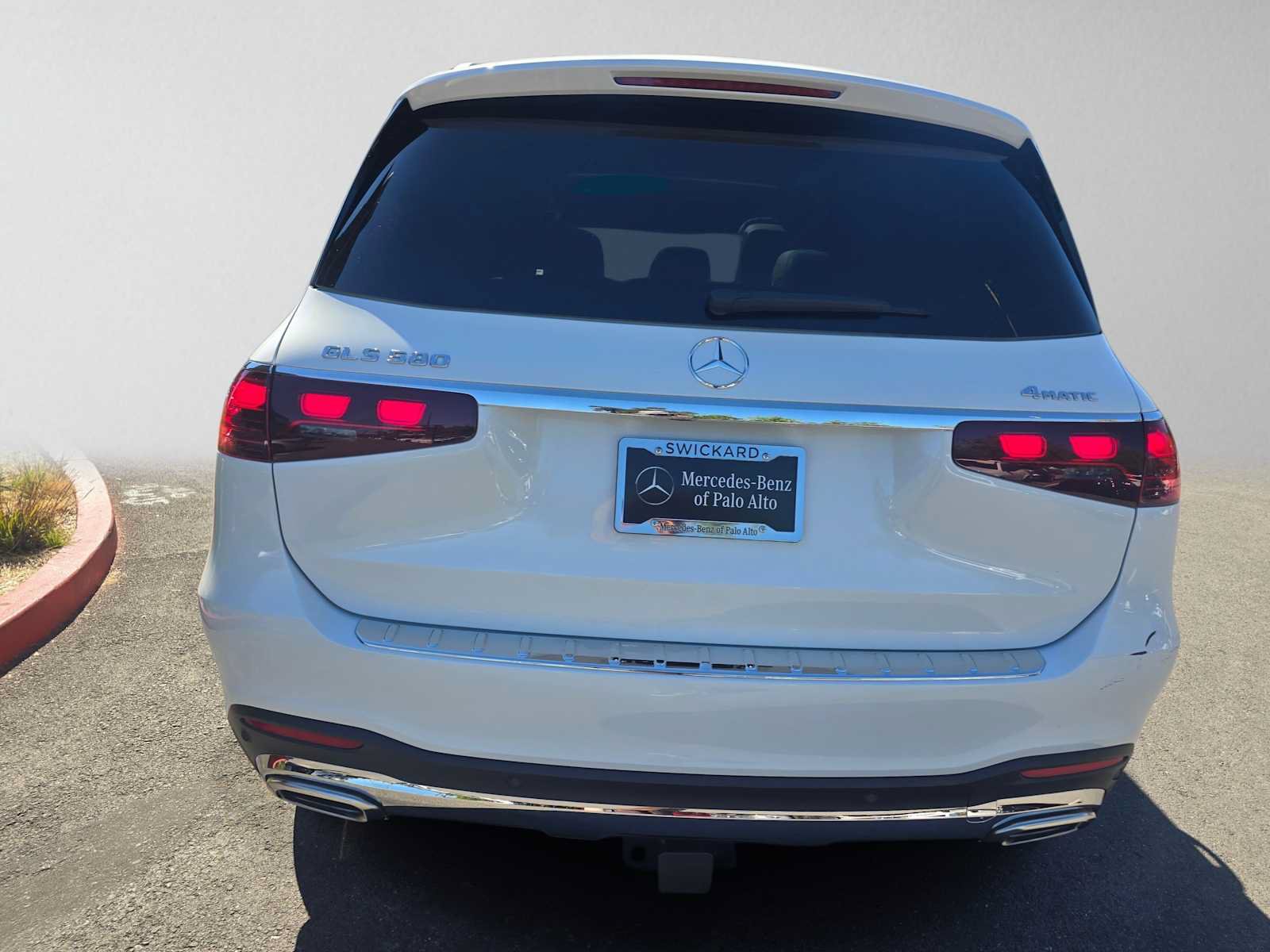 Used 2026 Mercedes-Benz GLS 580 4MATIC image 4