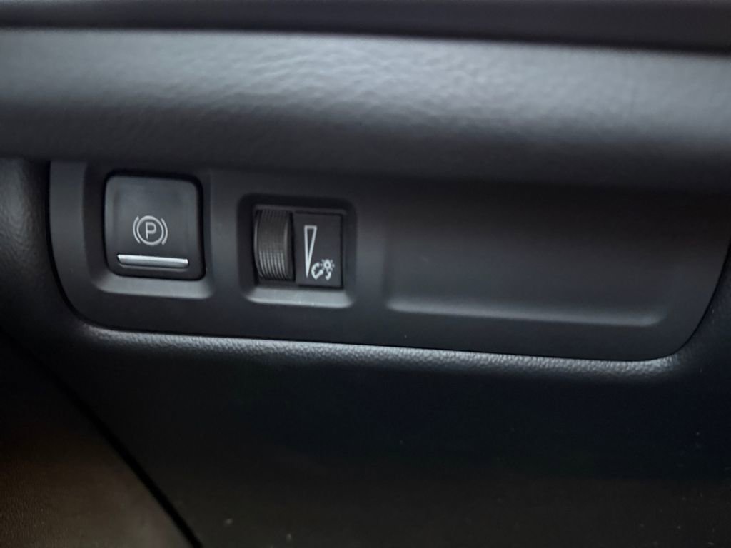 Used 2024 Cadillac XT4 Premium Luxury image 18