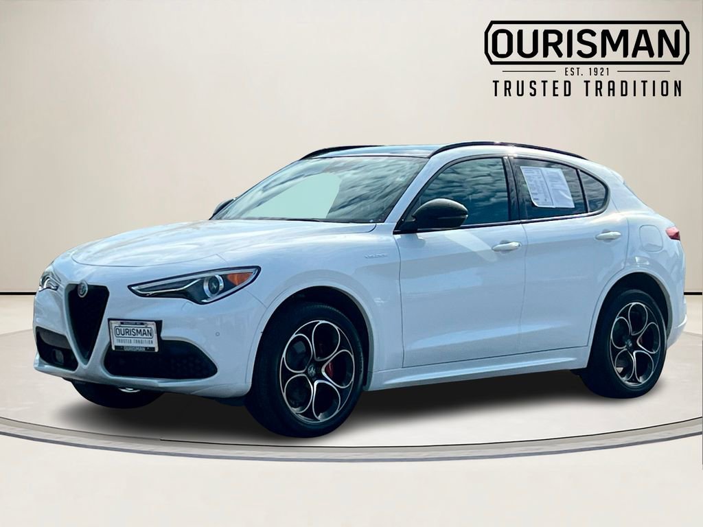 Used 2023 Alfa Romeo Stelvio Veloce image 2